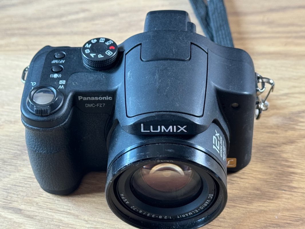 Panasonic LUMIX DMC-FZ7 Panasonic DMC-FZ7 Digital Camera 【公式通販】
